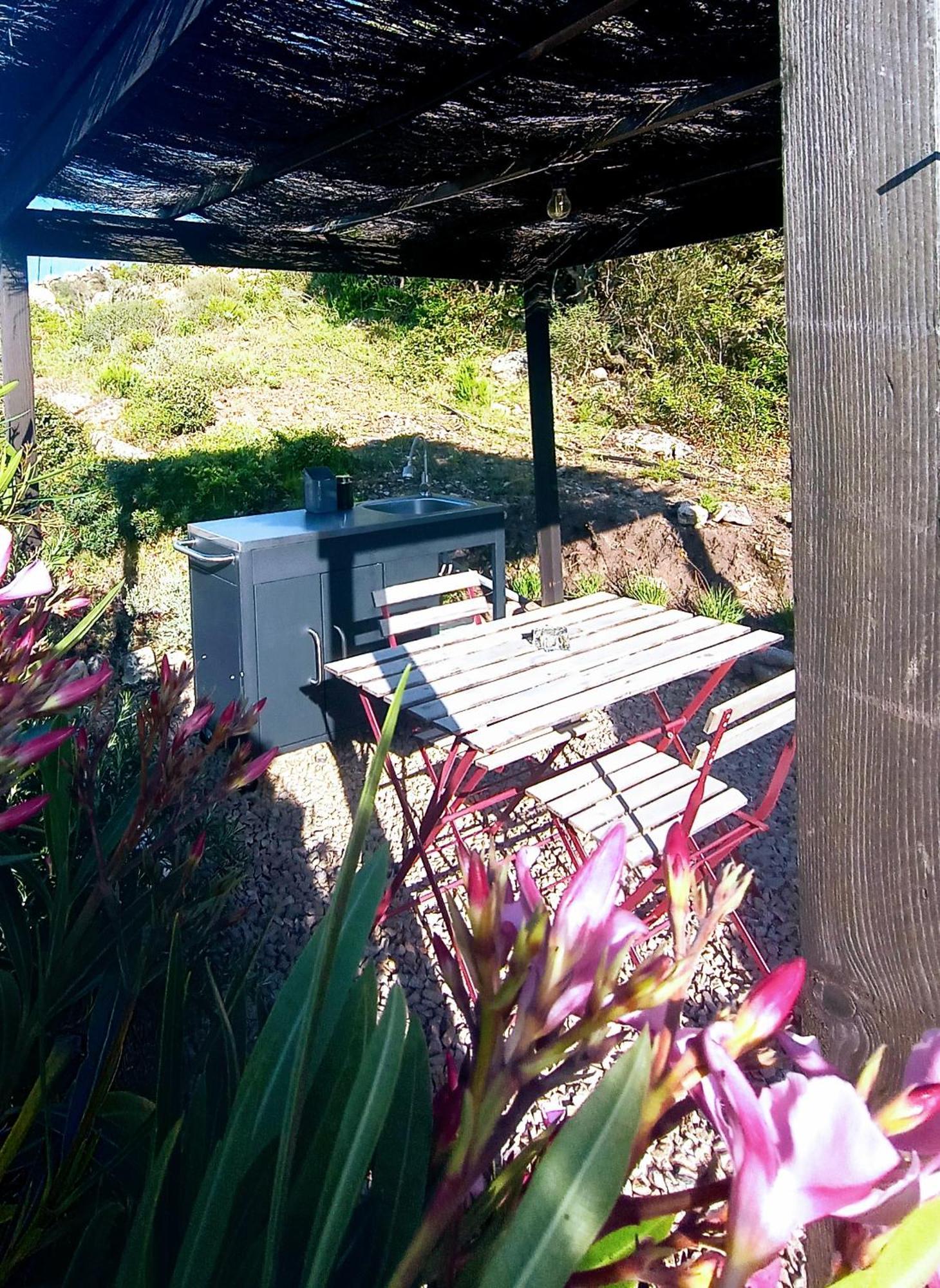 La Cera Farm Camping B&B ซานตา เตเรซา กัลลูรา ภายนอก รูปภาพ