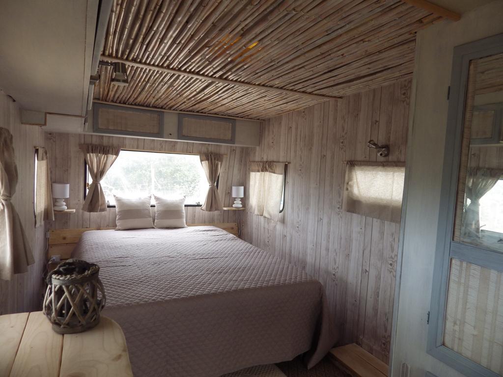 La Cera Farm Camping B&B ซานตา เตเรซา กัลลูรา ภายนอก รูปภาพ