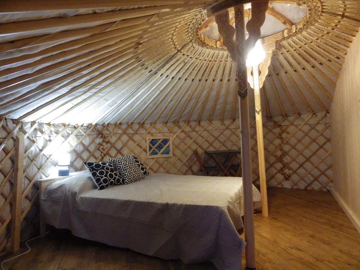 La Cera Farm Camping B&B ซานตา เตเรซา กัลลูรา ภายนอก รูปภาพ