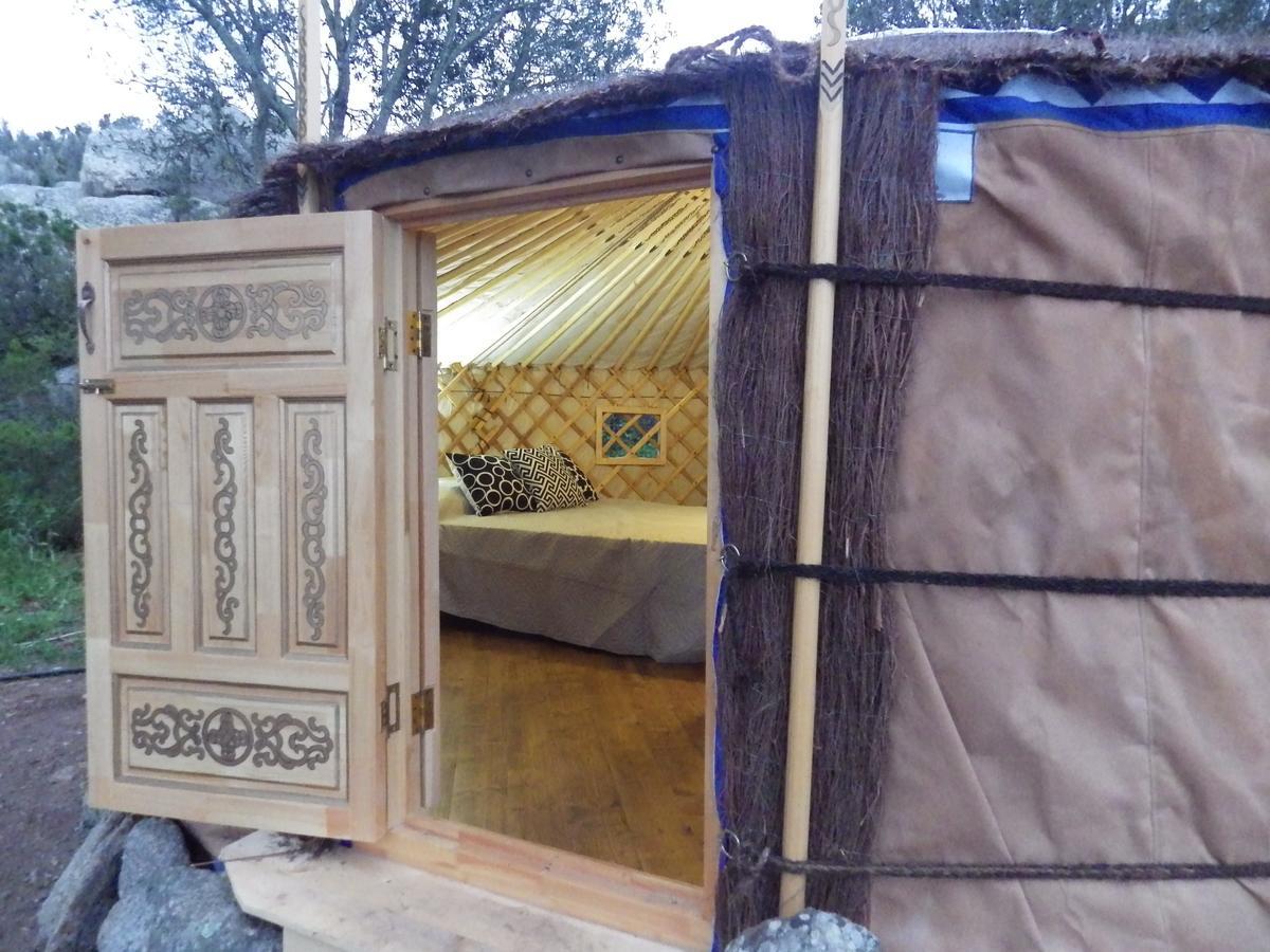 La Cera Farm Camping B&B ซานตา เตเรซา กัลลูรา ภายนอก รูปภาพ